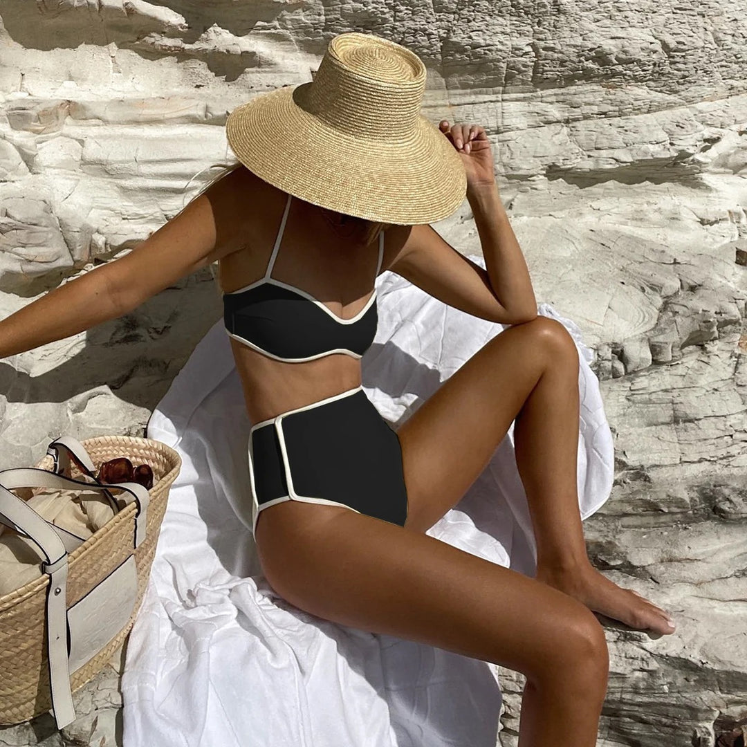 Bikini Harper e slip a vita alta